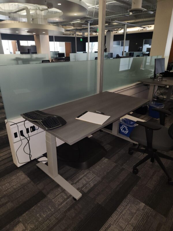 Knoll Antenna Power Beam w/ Height Adj Desks