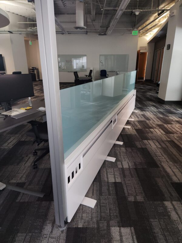 Knoll Antenna Power Beam w/ Height Adj Desks - Image 2