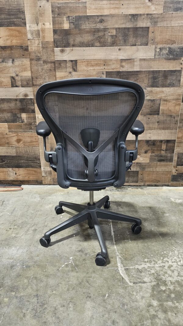 Herman Miller Aeron - Image 2