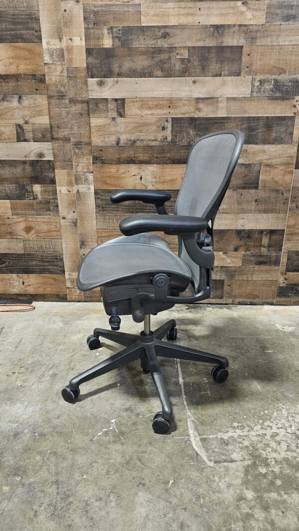 Herman Miller Aeron - Image 3