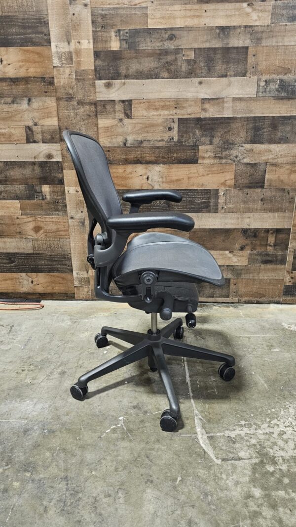 Herman Miller Aeron - Image 4