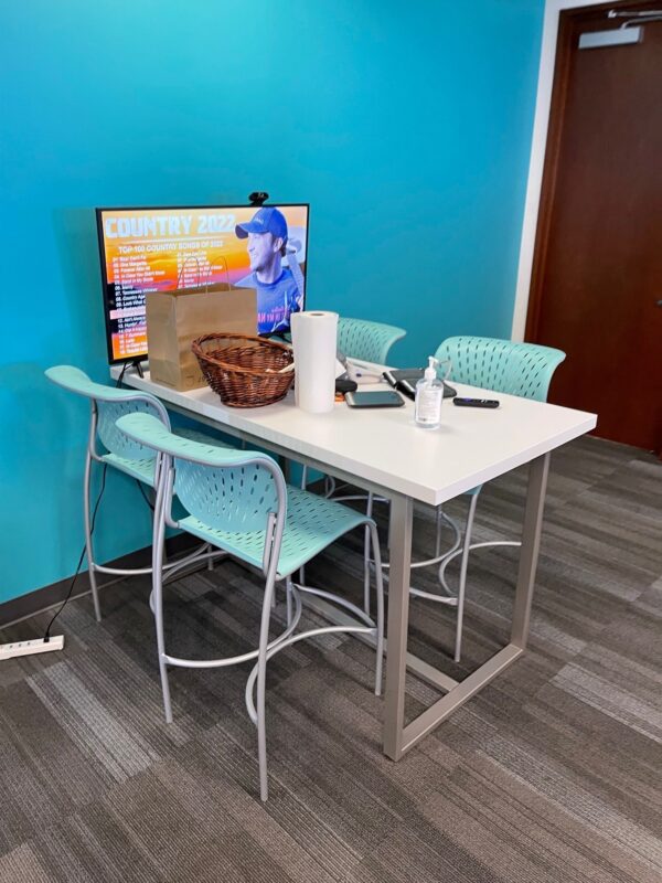 Cafe` Table & Chairs